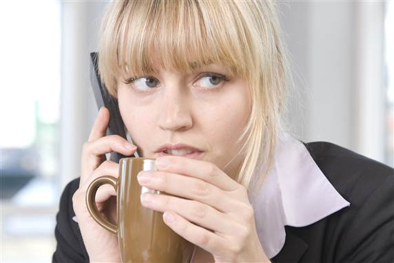 Kaffe er lidt af et mysterium i forskningskredse. Der hersker stor tvivl om den sorte driks negative og positive effekter. Et storforbrug kan give fysiske ubehageligheder.