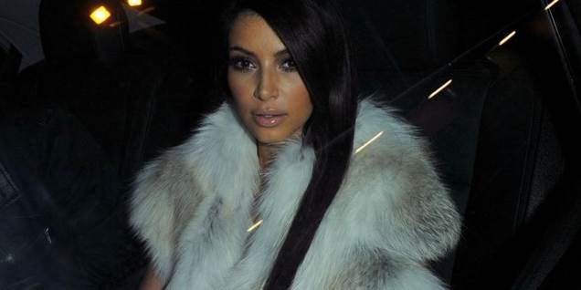 Jeg er altså ikke dum, siger Kim Kardashian, der her er fotograferet til et modeshow.