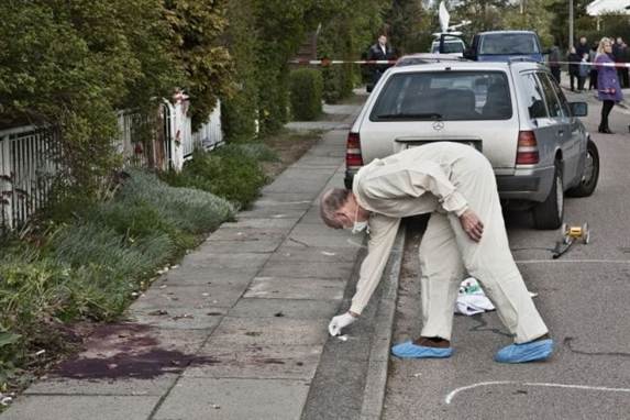 Her på adressen blev den 50-årige mand i går knivdræbt.