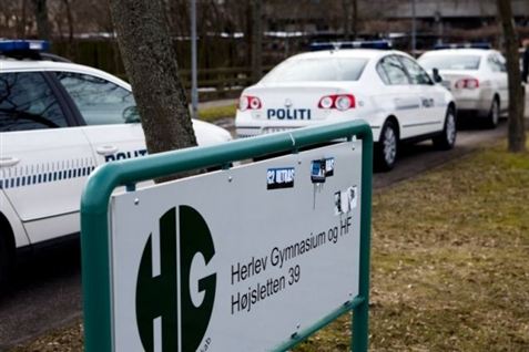 Omkring 25 elever overværede knivoverfaldet - de har fået tilbudt psykologhjælp.