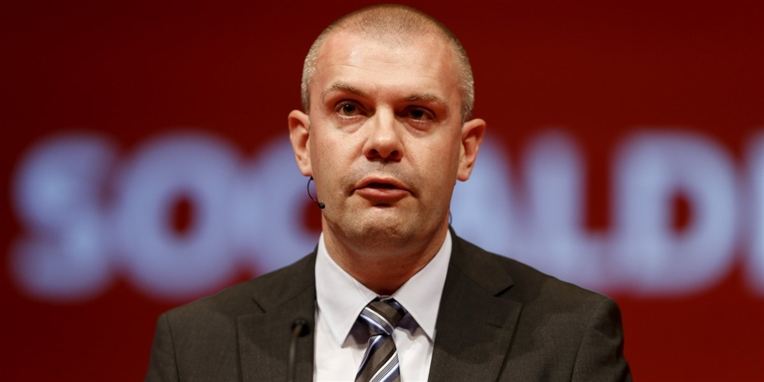 Finansminister Bjarne Corydon (S) er klar til at indgå aftaler med Venstre. Enhedslisten er rystet.