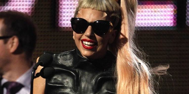 Lady Gaga vil ikke undskylde, at hun går med pels. Ligesom hun ikke vil undskylde at iføre sig en pyton, strudsefjer, læder, lammeskind, alligatorskind og ikke mindst kød