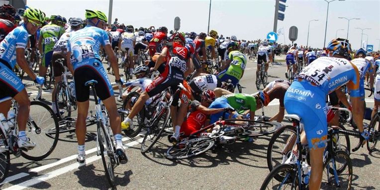 - Vi har tænkt os at blive ved bordet. Vi vil fortsat blive ved med at sende Tour de France. Vi holder enormt meget af cykelløbet, siger TV2 Sportens chef, Frederik Lauesen.