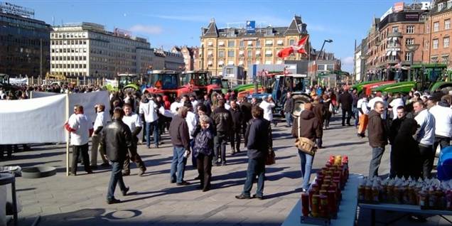 Landmændene har tidligere demonstreret over for hårde miljøkrav. Nu får de i en ny bank mulighed for at låne penge.