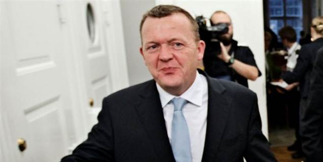 Løkke er - næsten - den eneste blandt de mange tavse, som ikke er en del af regeringspartierne.