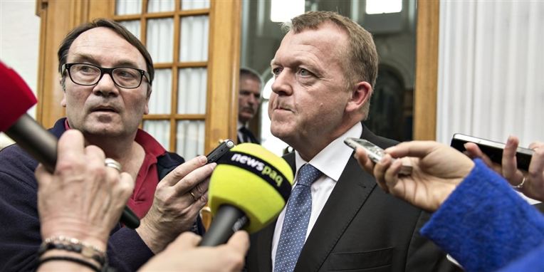 Lars Løkke Rasmussen opstiller stramme krav til Helle Thorning-Schmidt til en ny finanslov.