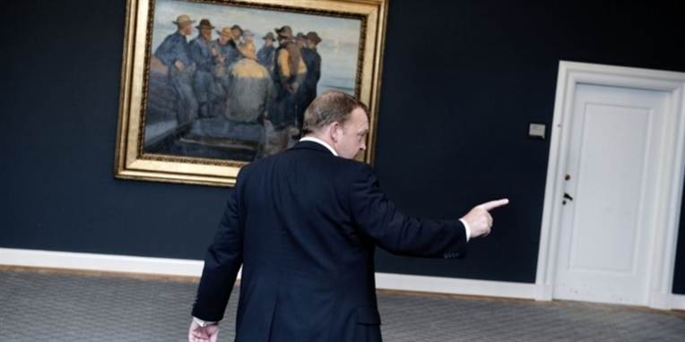 Lars Løkke og hans familie er blevet truet på livet - en mand er anholdt.