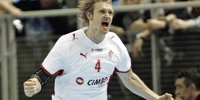 Lasse Boesen med det hårde skud stopper på landsholdet. Det samme gør assistenttræner Peter Bredsdorff-Larsen.