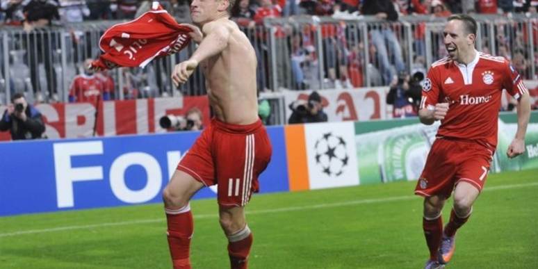 Gruppe A. Bayern München har været meget stærke i en meget stærk gruppe. Tyskerne kvalificerede sig med 13 point mod modstandere som Manchester City, SSC Napoli og Villareal.