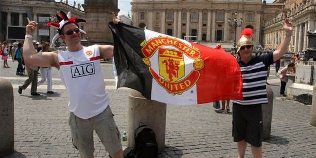 Uniteds fans kan glæde sig over at Poul Scholes bliver i klubben.