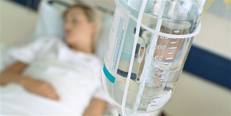 '.. patienterne kan ikke arbejde, så længe de er kræftsyge, og det er
 meningen, de skal bruge deres energi på at blive raske. Ikke på at 
konsultere jobcenteret,” siger kræftlæge Paul Gram-Hansen