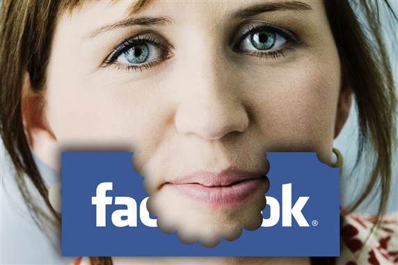 Mette Frederiksen har slettet flere kritiske indlæg omkring skolepolitik på hendes Facebook-væg. Skolelærer Heidi Laj Jensen er flere gange blev udsat for censuren, siger hun.