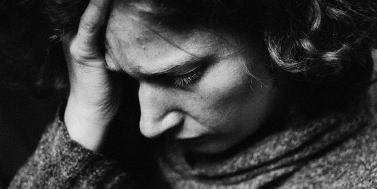 ”Borgeren kan tænke, om man fik afslag, fordi man var nummer 58, der ville have sygedagpenge, og der kun var sat af til 55,' siger professor dr. jur Kirsten Ketscher fra Københavns Universitet