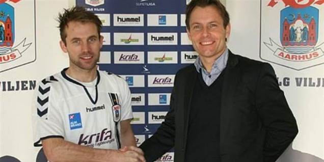 Så glad så sportschef Brian Steen Nielsen og den norske landsholdsspiller Morten Moldskred ud, da sidstnævnte for få måneder siden blev præsenteret som ny stjerne i AGF.
