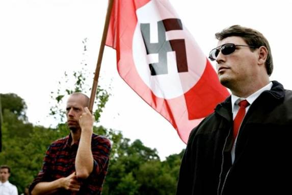 Nazilederen Jonni Hansen frygter ikke voldelige sammenstød, når partiet stiller op til valg. 'Det tager vi i stiv arm,' siger han.