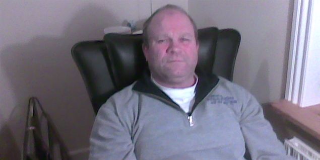 58-årige Børge Michelsens fingre er ødelagt af gigt. Det er hans ryg, fod og albuer også. Han har slæbt syv ton om dagen i 41 år. Nu glæder han sig til efterløn.  Privatfoto
