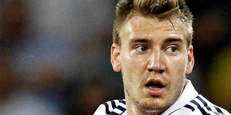 - DBU har meddelt, at de anker Uefa's afgørelse, og Bendtner-lejren samarbejder og støtter DBU 100 procent i det, siger Jesper Lynghus til tv2sport.dk.