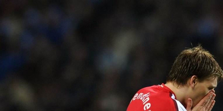 Bendtner slipper for selv at punge ud til UEFA for at have blottet de irske betting-underbukser under en kamp ved EM.