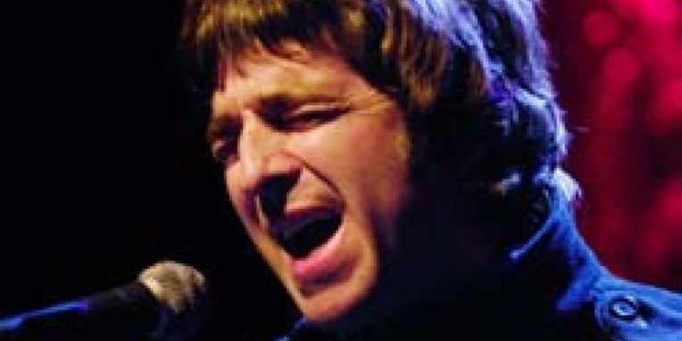Den tidligere Oasis forsanger mener, at andre musikere er idioter.