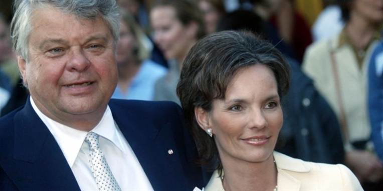 Køberen af Janni Kjærs millionvilla kommer til at dele vej med hendes eksmand, F.L. Schmidt-milliardæren Christian Kjær - hvis nogen altså gider købe den.