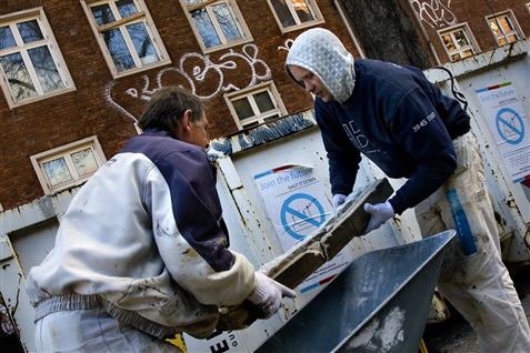 Sammenholdet på arbejdspladserne kommer på en prøve, når hver femte dansker skal bryde strejken under den truende storkonflikt.
