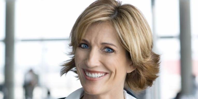 SAS-stewardesser er gode til at smile. Men smilet stivner, når talen falder på ledelsens krav om lønnedgang.