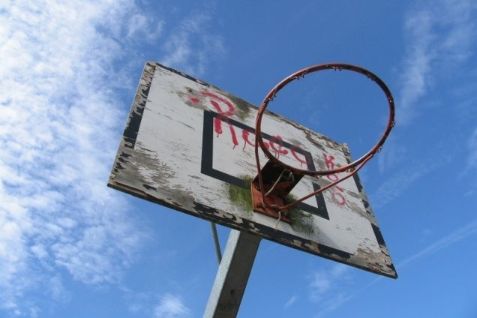 En 16-årig dreng er gået amok på sin skole.
