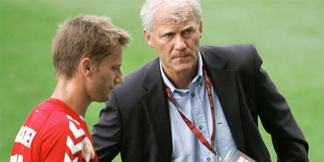 Morten Olsens drenge har mere end svært ved at trække tilskuere til nationalstadionet, når Island er modstander på tirsdag. Men DBU tvivler på, det skyldes billetprisen.