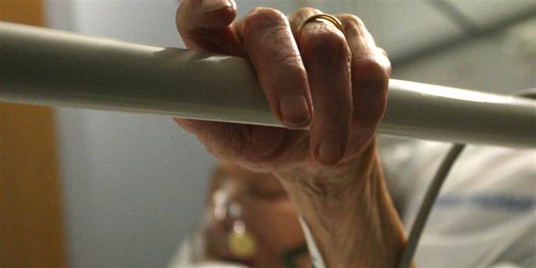 Arbejdsforholdene for portører på Herlev Hospital er så dårlige, at det kan være til fare for patienterne.