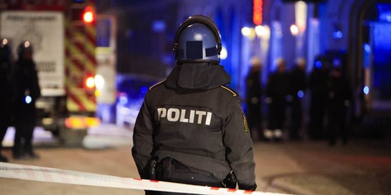 Politiet er meget interesseret i at høre fra vidner, der har set bilen -en ældre sølvfarvet VW Golf med italienske nummerplader, hvorpå der står BG 937 KC, før eller efter det enorme brag.