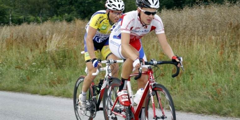 Af uanede årsager holdt Michael Tronborg for længe fast i en bil og blev smidt ud af Post Danmark Rundt på sidste etape.