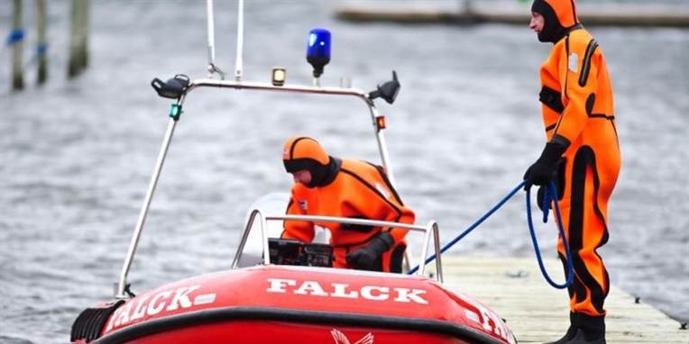 Langt flere drenge end piger røg i koma efter bådkæntringen i fredags.