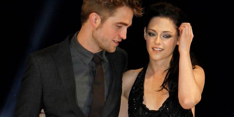 De er smukke, unge, rige og forelskede. 22-årige Kristen Stewart og 26-årige Robert Pattinson. Sidstnævnte tjente hele 26,5 millioner i året der gik, så mon ikke der er råd til lidt lækkert babytøj, når tiden kommer?