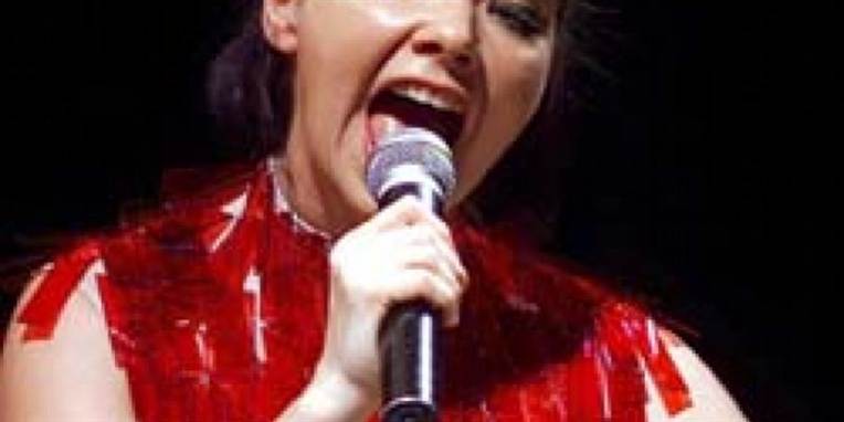 Sidst Björk spillede på Roskilde Festival, havde hun bygget et instrument til lejligheden.