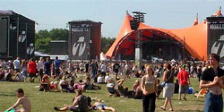 Roskilde Festivals campingområde ligger midt i et af de største råstofindvindingsområder i Danmark.