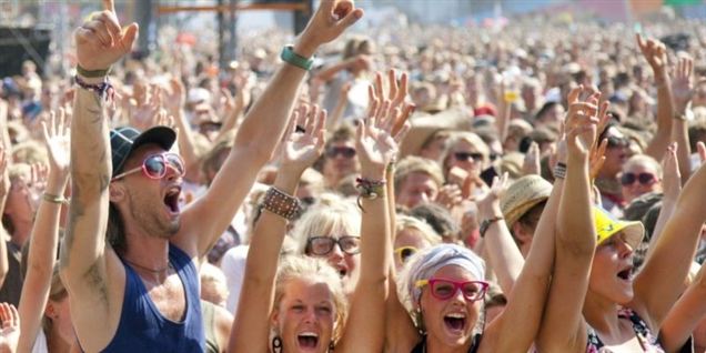 Roskilde Festival åbnede med et brag torsdag, men uheldigvis endte det galt for en 25-årig mand.