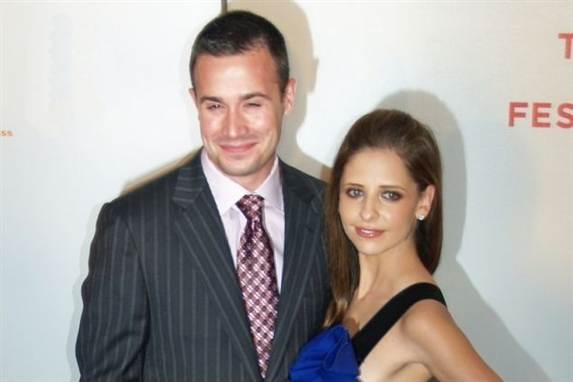 Sarah Michelle Gellar og Freddie Prinze Jr. er nybagte forældre