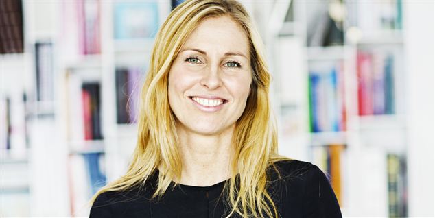 'Hvis jeg bliver hjemme med et sygt barn, så arbejder jeg om natten i stedet for. Så sidder jeg med computeren, mens hun sover på mit lår. Man lærer jo at arbejde med højre hånd og give mad med venstre,' fortæller Lykke Møller Kristensen om at balancere familieliv og firma.