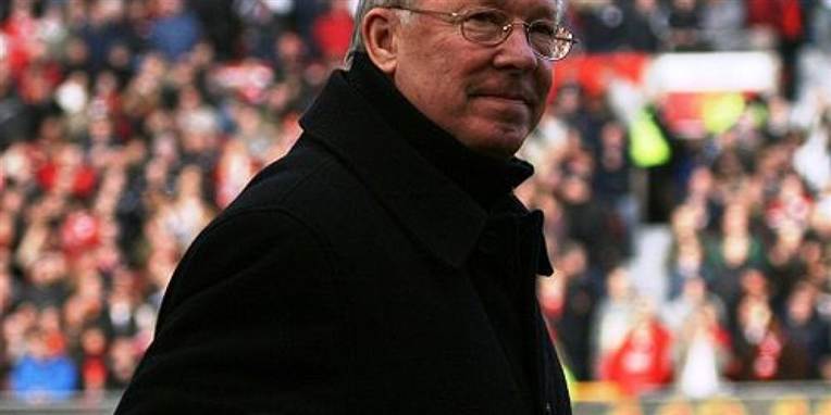 - Vi har afgivet et bud, siger Manchester United-manager Alex Ferguson.