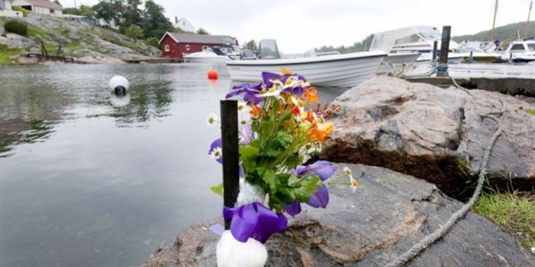Båden med de seks unge danskere gik ikke i stå, fordi den løb tør for benzin, men fordi en slange knækkede af motoren.