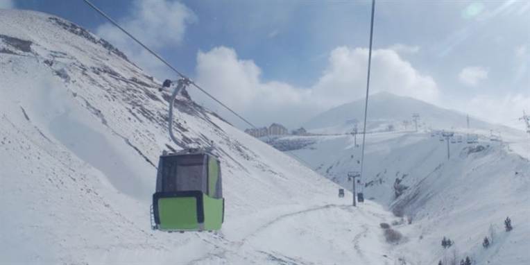 Den unge mand døde i Livigno i Italien. Ulykken skete kort efter, at han var ankommet til destinationen med sine kammerater.