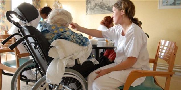 Mange unge kan ikke gøre deres uddannelse færdig, fordi der er for få praktikpladser i kommunerne og regionerne - for eksempel på plejehjem eller i børnehaver.