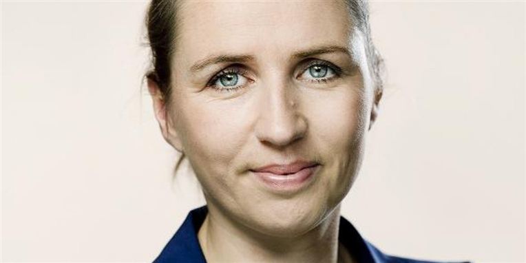 - Vi stemte imod forkortelsen af dagpengeperioden. Men vi fik ikke 90 mandater. Og nu står vi socialdemokrater selvfølgelig ved de aftaler, vi har lavet med vores regeringspartnere, fastslår Mette Frederiksen