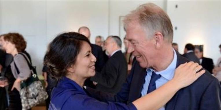 Özlem omfavner Villy Søvndal dengang, hvor der var lidt bedre stemning mellem hende og SFs partitop
