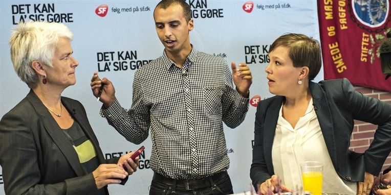 Det bliver nok ikke næstformand Mattias Tesfaye, der skal agere ordfører mellem de to kæmpende SF'ere. Det bliver en journalist på et større medie, hvis det står til Astrid Krag.