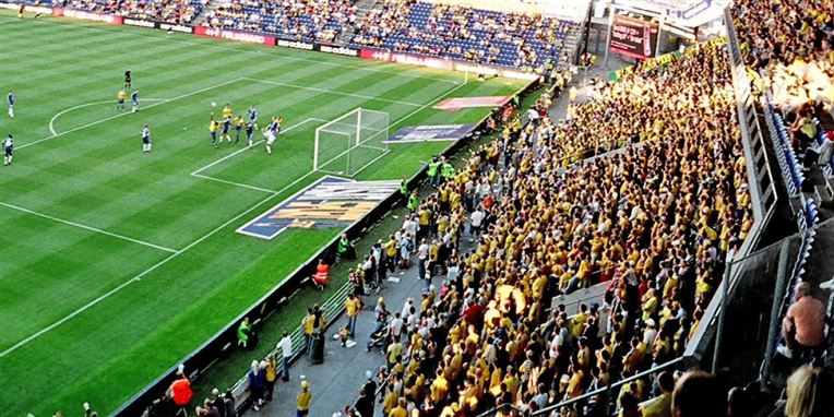 Superligaklubben Brøndby kan blive drænet for yderligere 20 millioner kroner, hvis 56 spillere for medhold.