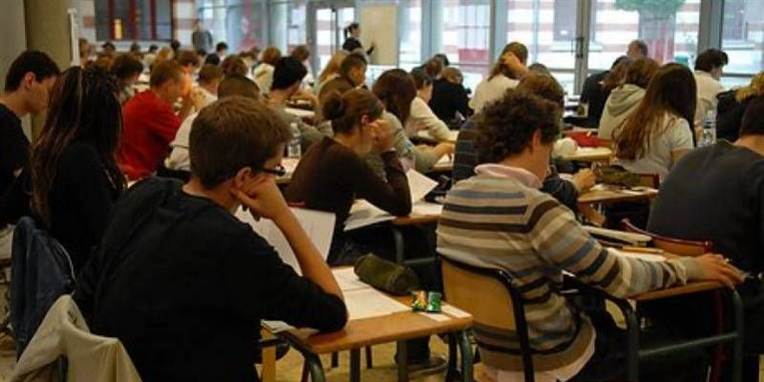 Studerende der rejser til danske universiteter for at blive klogere, skal ikke have del i den danske SU, hvis det står til DF og Venstre.