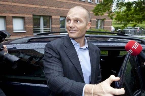 Visse centrale spørgsmål, som kunne kaste lys over Stein Baggers millionsvindel, blev aldrig stillet i søndagens interview på DR1.