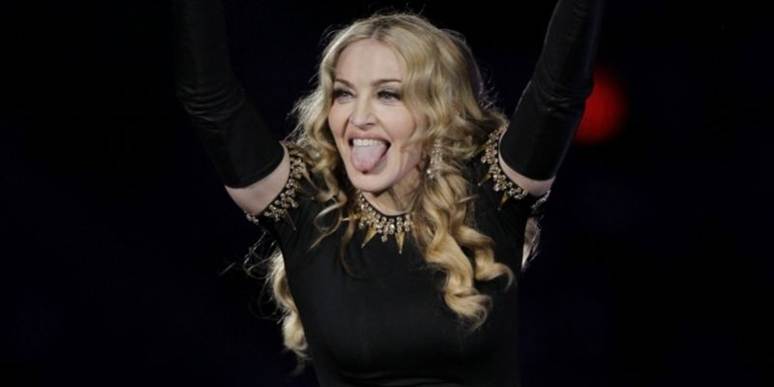 Her rækker Madonna tunge under Super Bowl-kamp mellem New York Giants og New England Patriots.