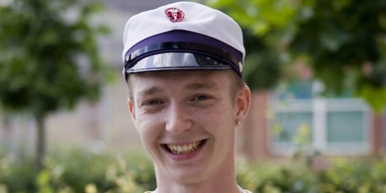 Drengene er i undertal, når studenterhuerne bliver delt ud i år. 15.400 af de 35.500 er drenge.